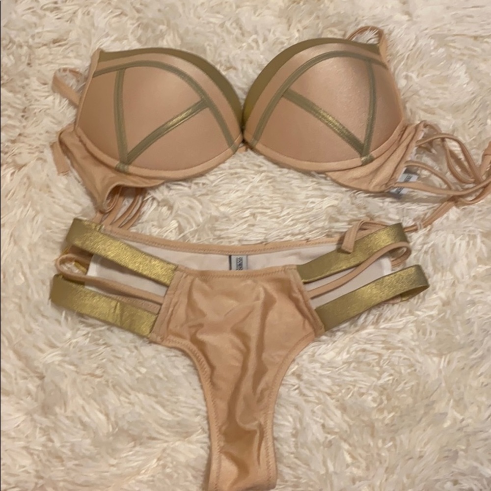 Swimsuit. - Picture 2 of 5